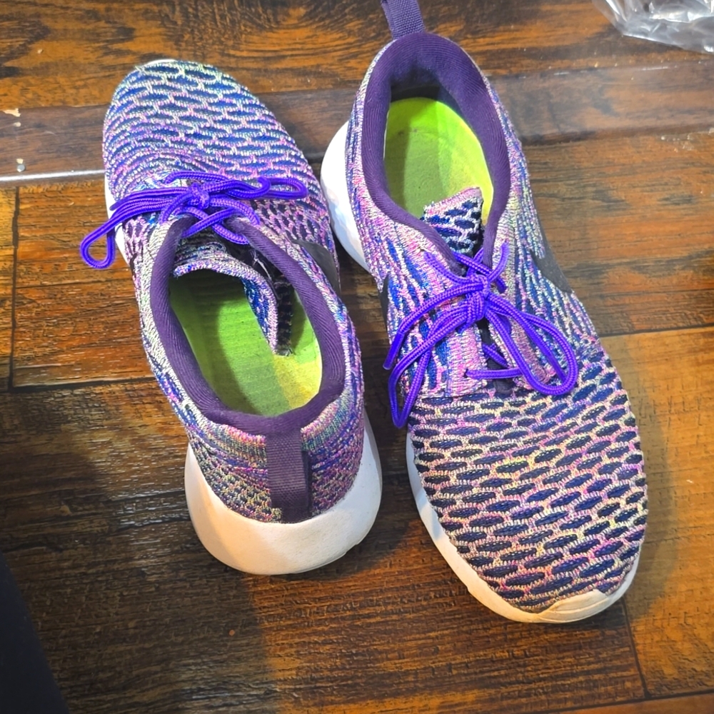 Women Nike fly knit size 7